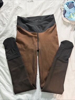 High-Waist Colorblock Leggings in Brown and Black